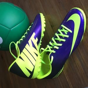 Men’s soccer shoes